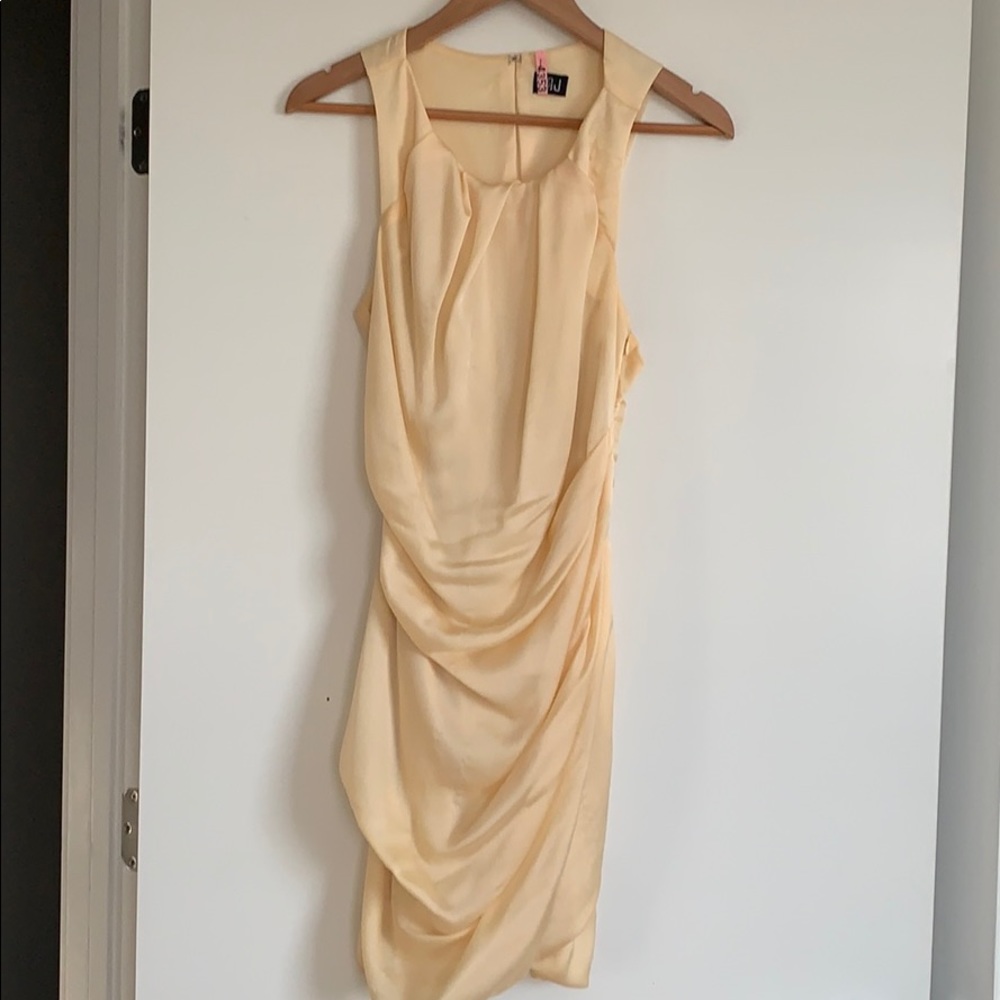 Gorgeous yellow formal dress